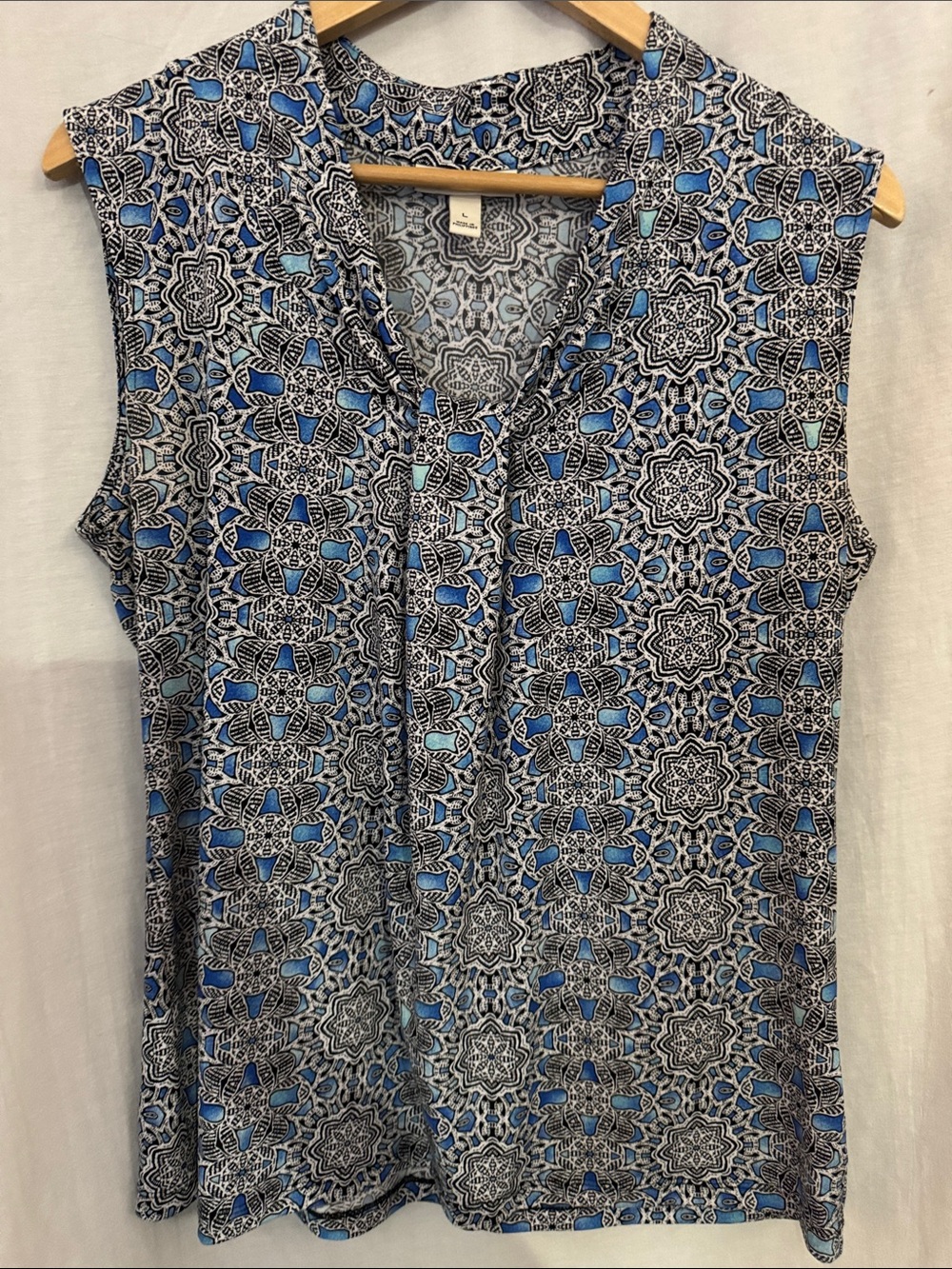 Dana Buchman Blue and Black Geometric Sleeveless Blouse